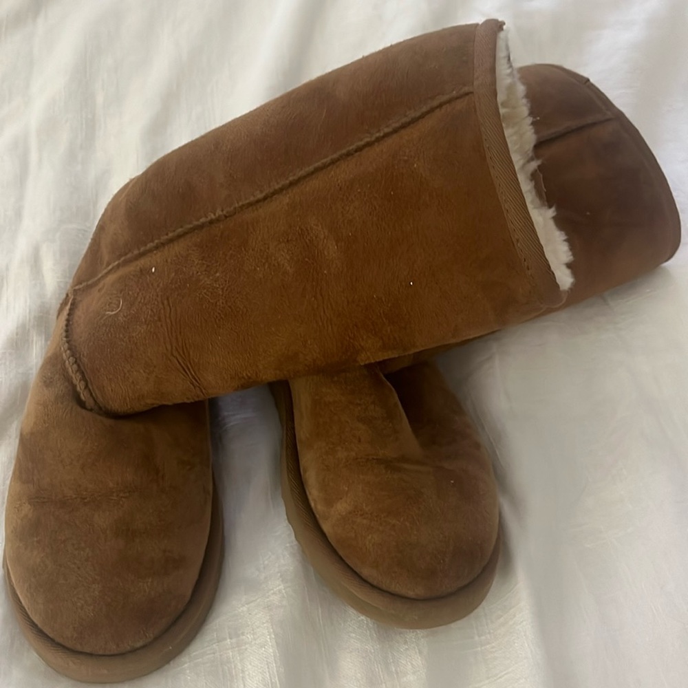 Perfect used condition UGG classic youth size 4